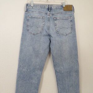 American Eagle Outfitters- Men’s Original Straight Jean- Light Wash (32x34)